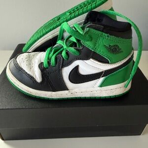 Nike Kids High-Top Sneakers in Green, Black & White